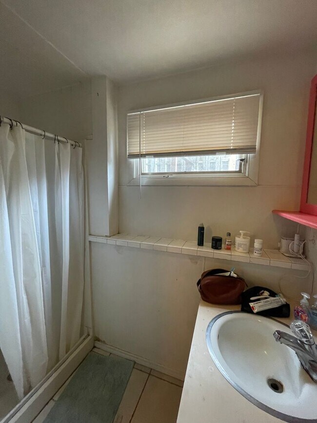 Building Photo - STUDENTS WELCOME! Split-Level Home in Midtown Ft. Collins