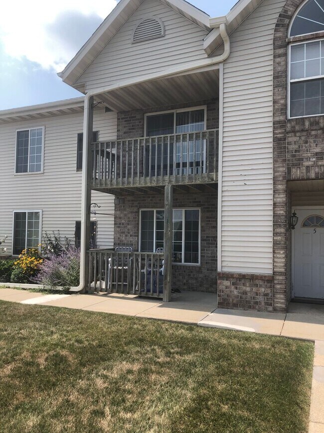 Building Photo - Parkside Village Apartment Homes in Mayville, WI