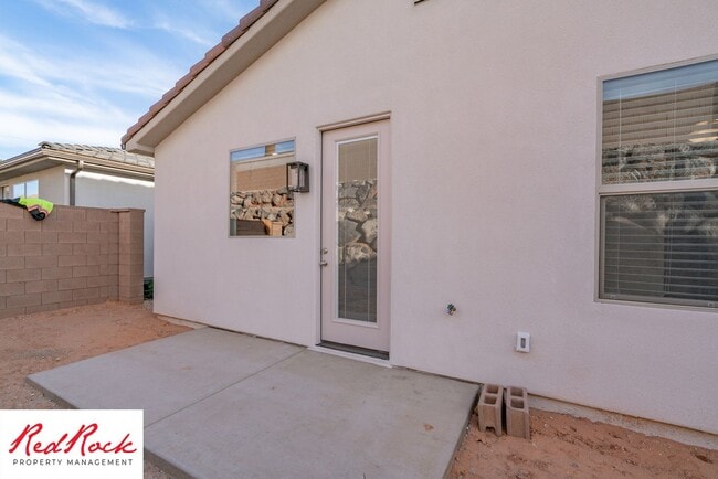 Building Photo - 3 Bedroom Single-Level Home In Quiet St. G...