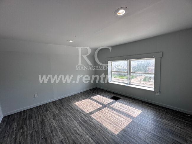 Building Photo - 512 Griffin-