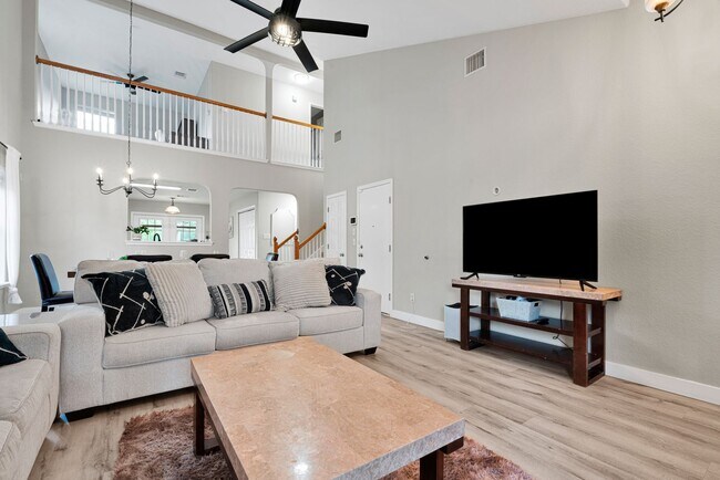 Building Photo - Charming 3 Bed 2.5 Bath Home in Woodlake Meadows Community