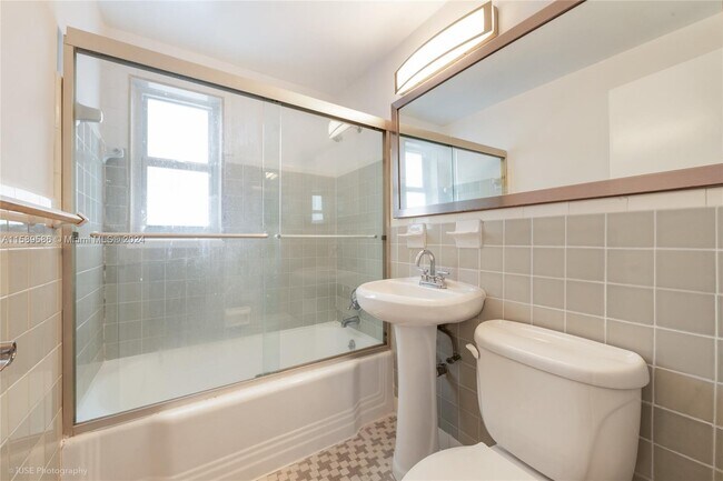 Building Photo - 7741 SW 55th Ave