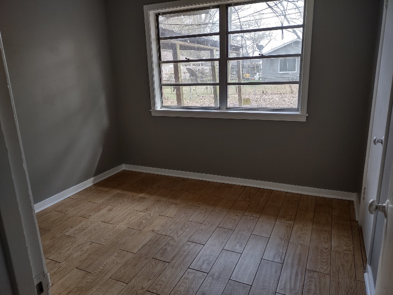Building Photo - 310 Azalea Dr