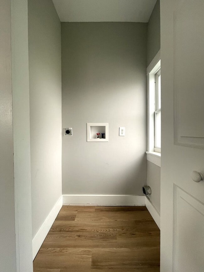 Building Photo - 85 Reeb Ave