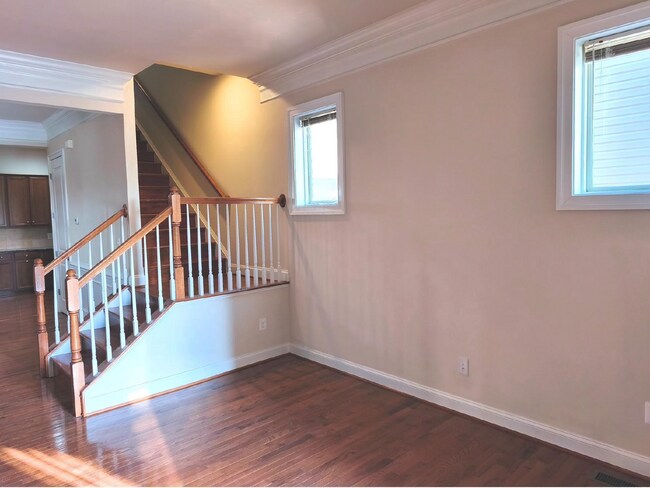 Building Photo - Luxurious Single-Family Home in Vibrant One Loudoun!
