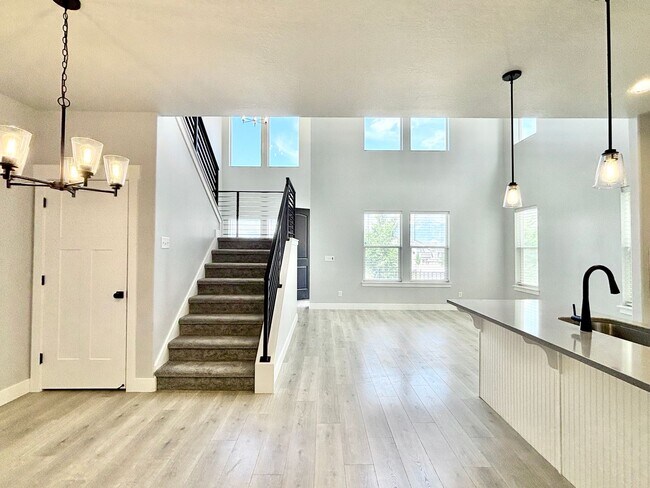 Building Photo - 13959 Silver Peak Ln