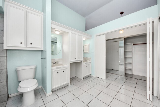 Building Photo - 15614 Barbarossa Dr