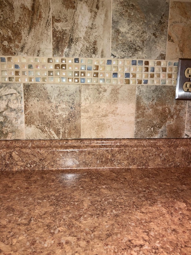 Kitchen Tile Detail - 140 Dickinson Ln