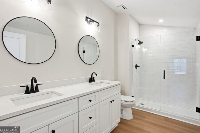 Building Photo - 127 Perry St