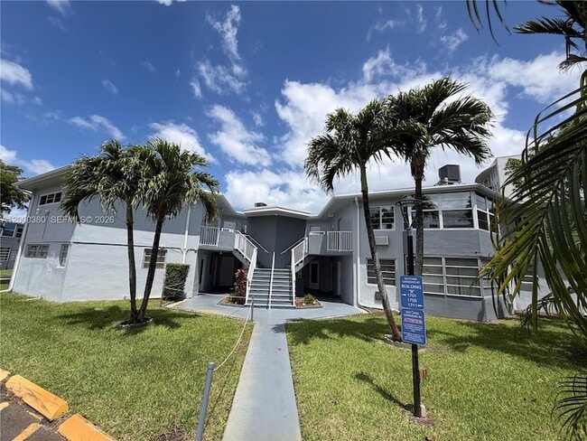 Building Photo - 1701 NE Miami Gardens Dr