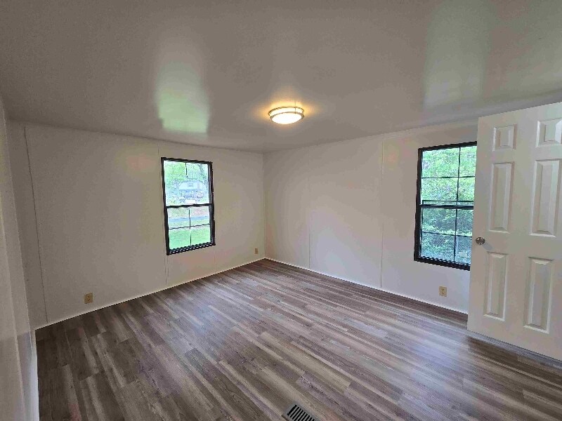 Building Photo - 415 Walker Dr