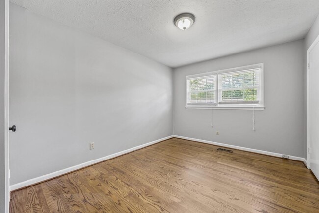 Building Photo - 600 Gale Ln