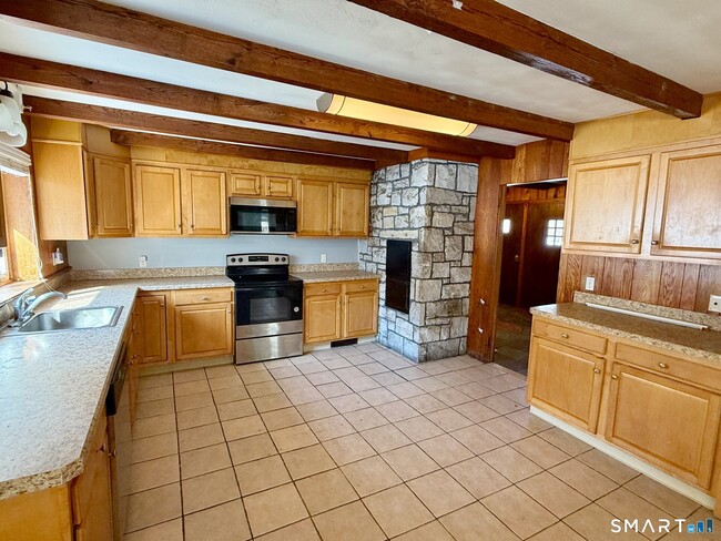 Building Photo - 25 Plymouth Rd