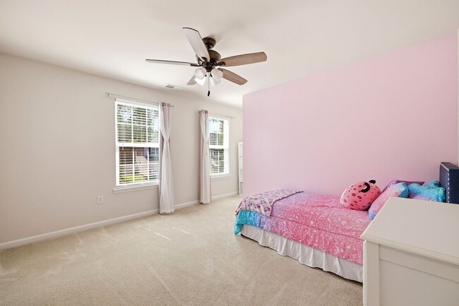 Building Photo - 4435 Sunset Dr