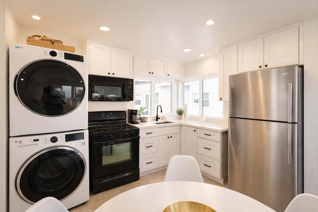 Building Photo - 817 Vanitie Ct