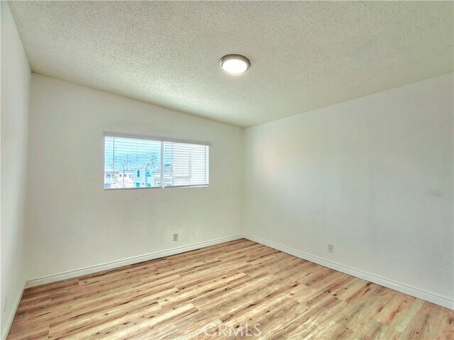 Building Photo - 325 10th Pl