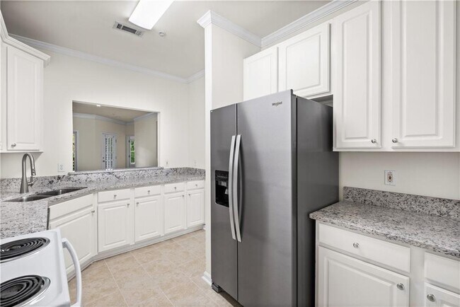 Building Photo - 8849 Fairview Bluff