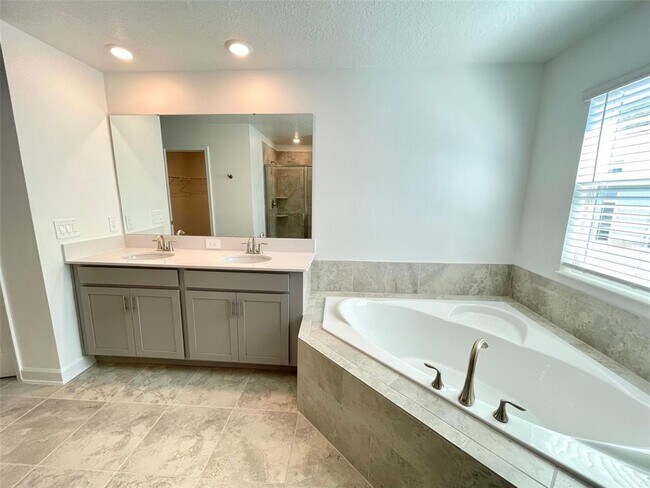 Building Photo - 11432 Rhyme Ave