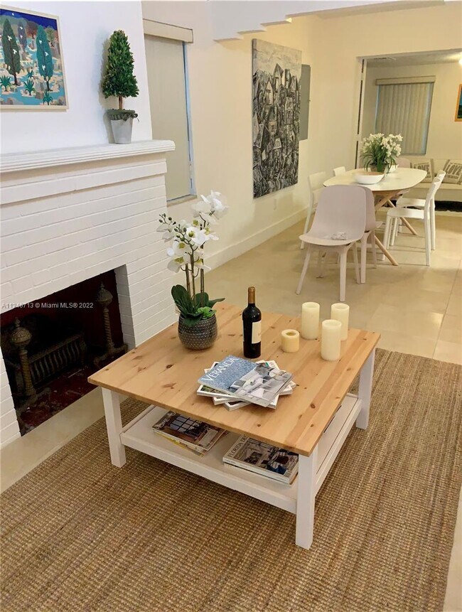 Building Photo - 2724 SW 34th Ct