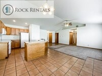 Building Photo - Beautiful 3 Bed 2 Bath Home in Quiet Neighborhood