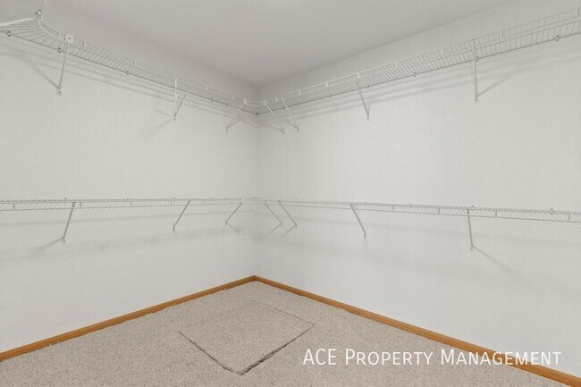 Building Photo - 713 Earleen St