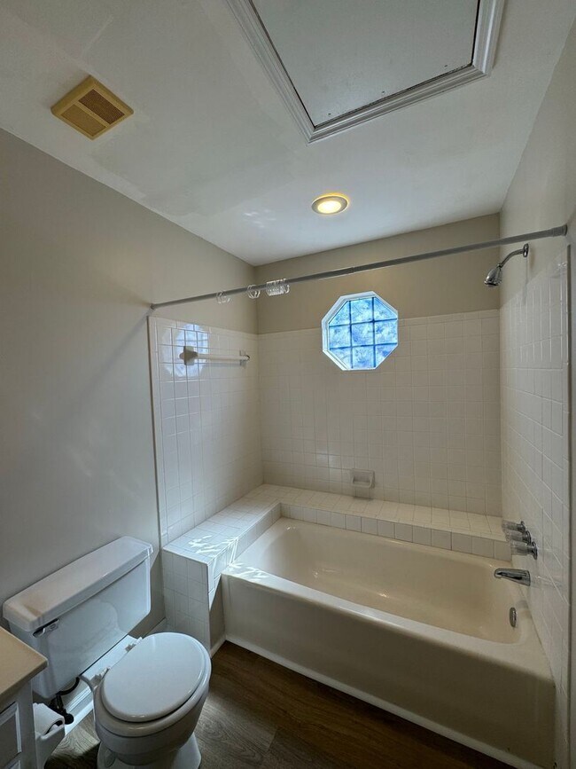 Building Photo - Welcome to this beautifully renovated detached condo!