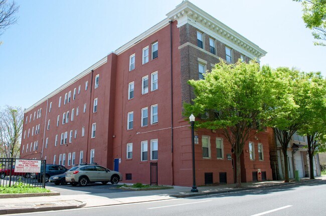 Building Photo - Virginia Arms Apartments
