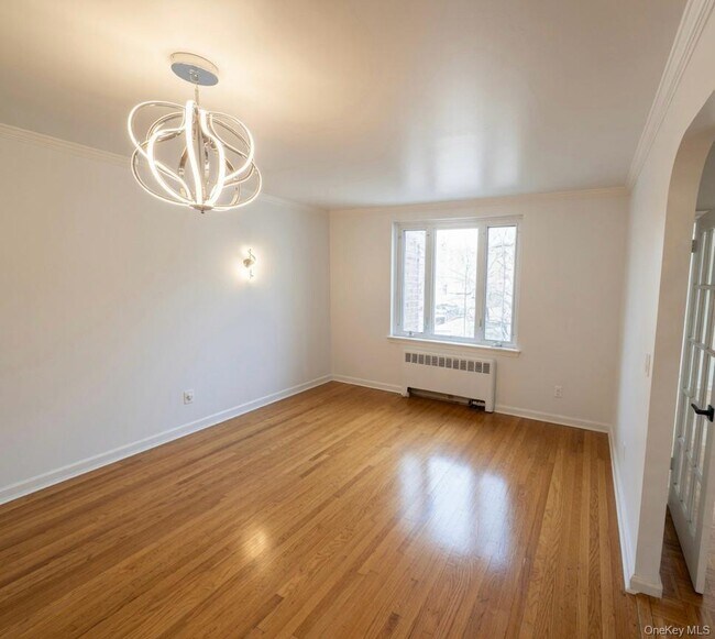 Building Photo - 1080 Rhinelander Ave