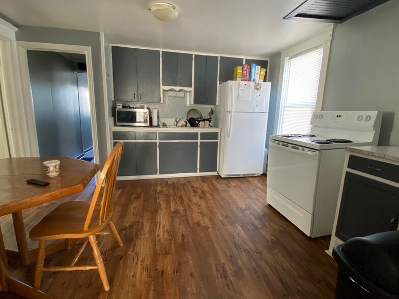 Kitchen - 310 Superior St