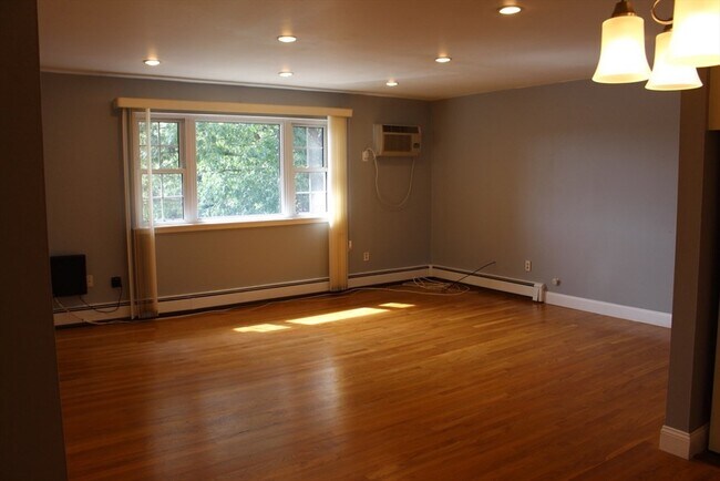 Building Photo - 43 Jacqueline Rd