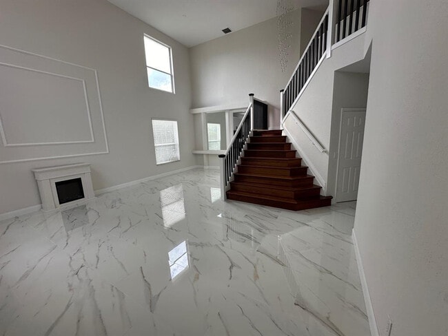 Building Photo - 12763 Hyland Cir