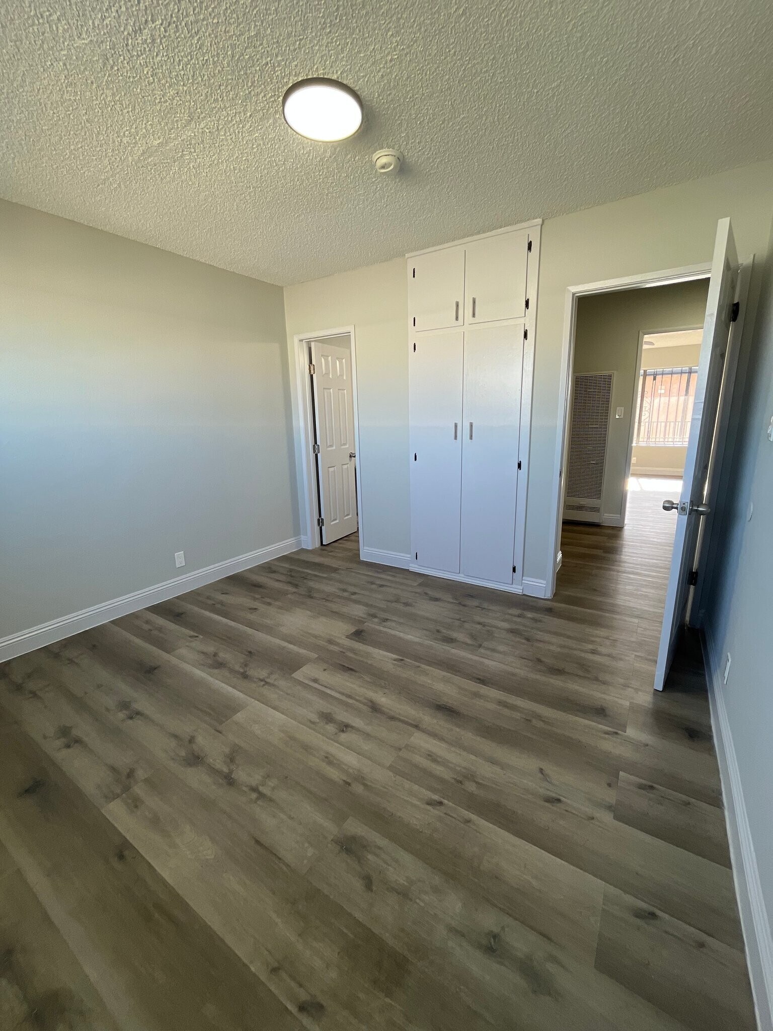 Building Photo - 1334 W 93rd St