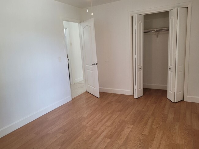 Building Photo - 10 Winding Ridge Rd