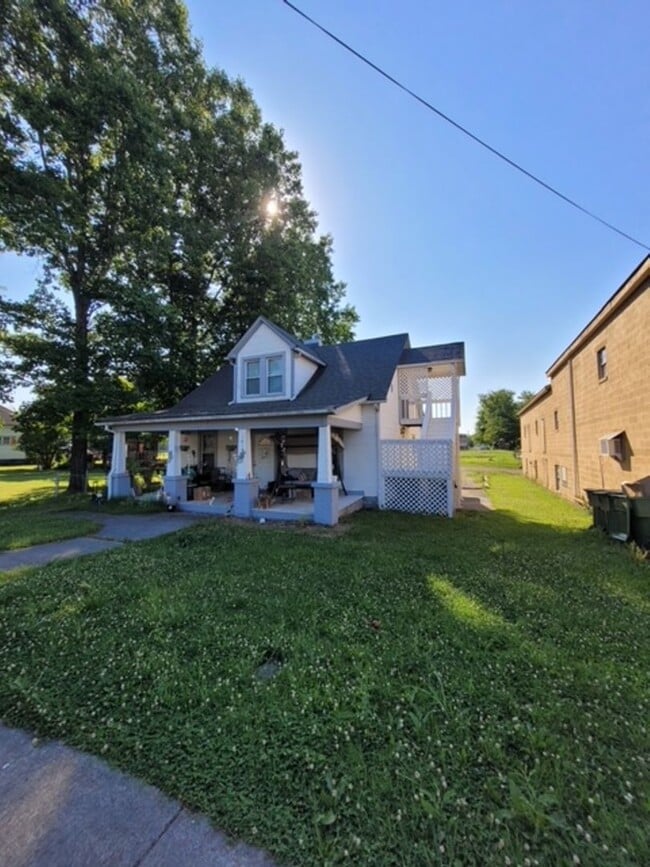 Building Photo - Maryville 37804 - Updated 1 bedroom, 1 bath unit - Call Tim Tipton 865-806-7255