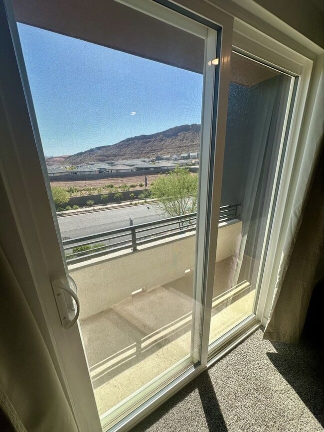 Building Photo - Adorable Long Valley Townhome!