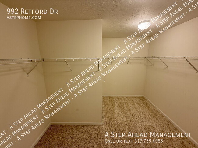 Building Photo - 992 Retford Dr