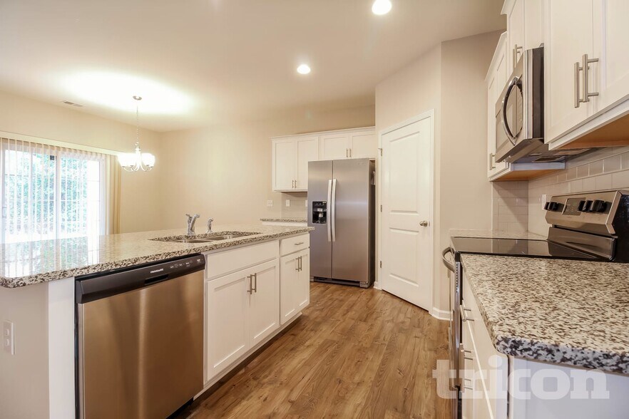 Building Photo - 453 All Seasons Dr