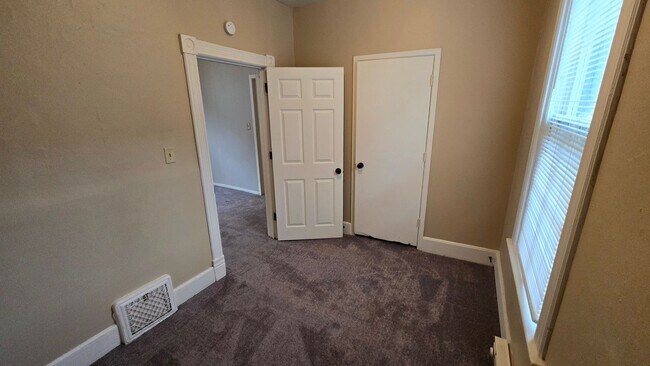 Building Photo - 908 Lafond Ave