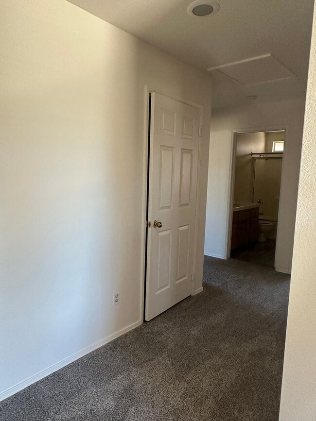 Building Photo - Riverbank Home Available NOW!!