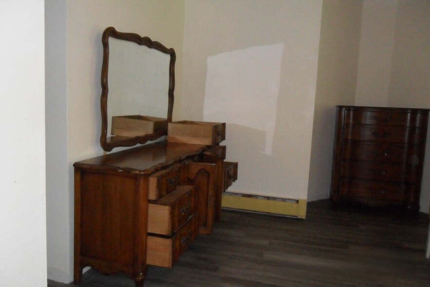 Apt 1 - BR 1 - 523 E State St