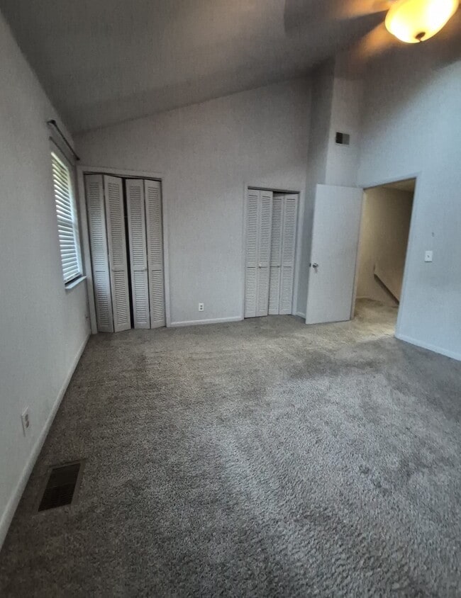 Building Photo - 727 S Main St Ext