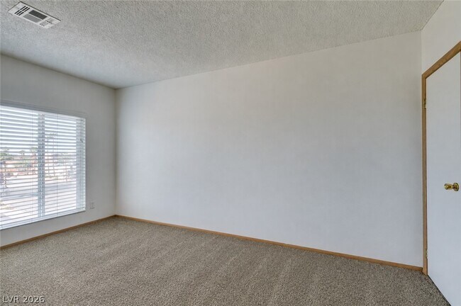Building Photo - 525 Fir St