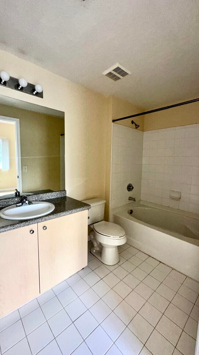 Building Photo - 310 Crestwood Cir