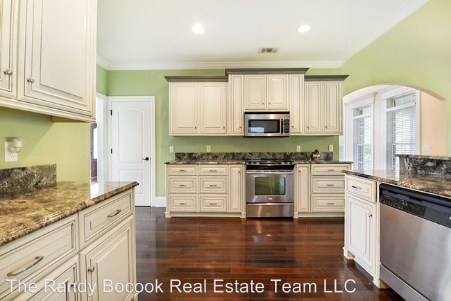 Building Photo - 4 br, 2.5 bath House - 376 McGregor Circle