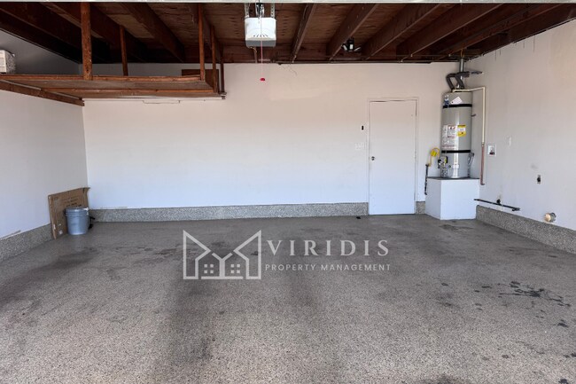 Building Photo - 930 Olive Dr