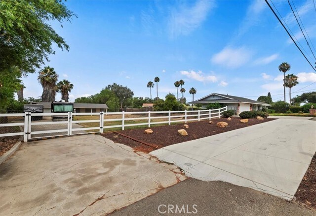 Building Photo - 15833 Ridgeway Ave