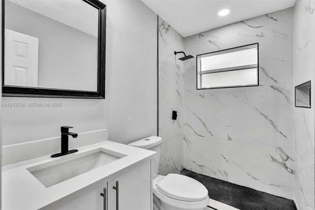 Building Photo - 329 SW 1st Ct