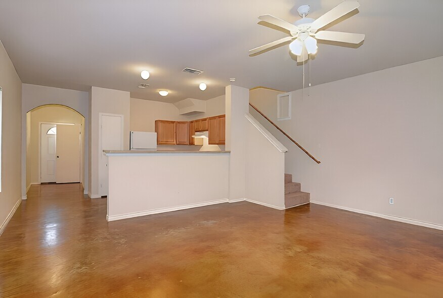 Building Photo - 7818 Kingsbury Wood