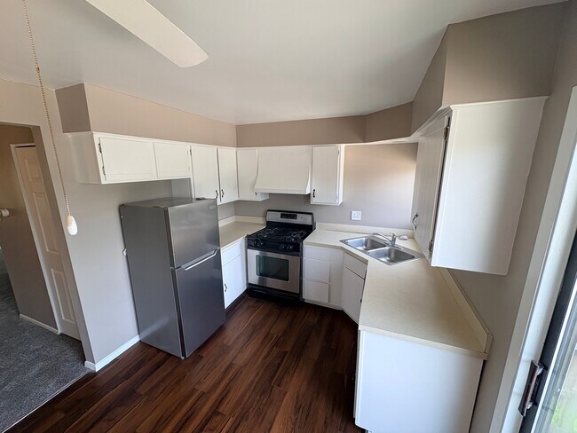 Building Photo - 386 Echo Ln