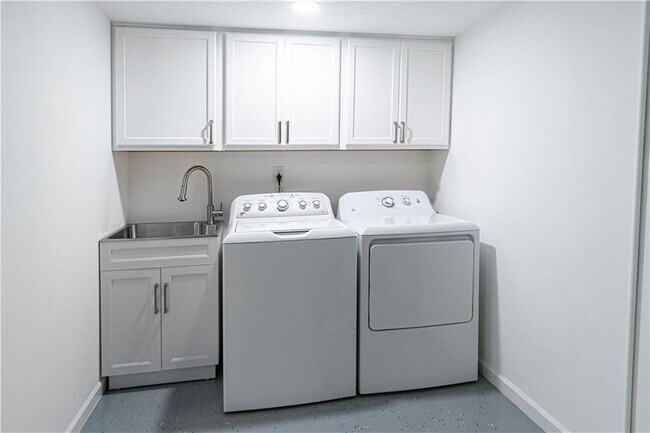 Building Photo - 986 Bramwell Ln
